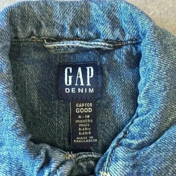 GAP - Classic Gender Neutral denim/jean jacket.  Size 6-12 months - Picture 2 of 6